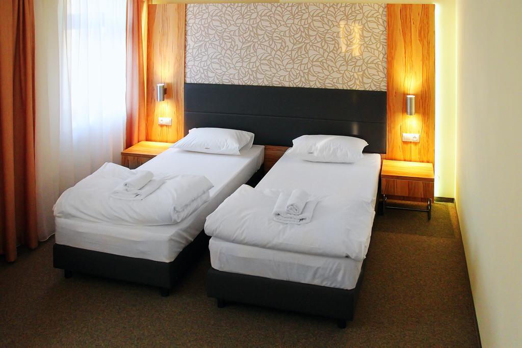 Hotel Przy Baszcie Legnica Quarto foto