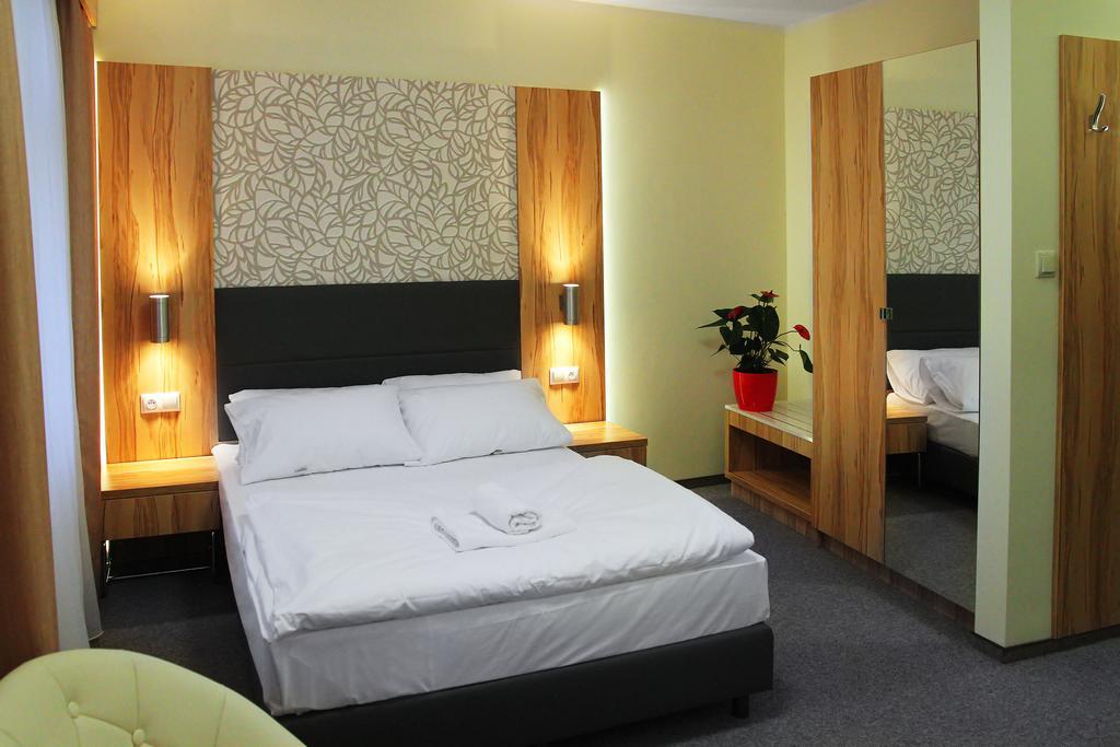 Hotel Przy Baszcie Legnica Quarto foto
